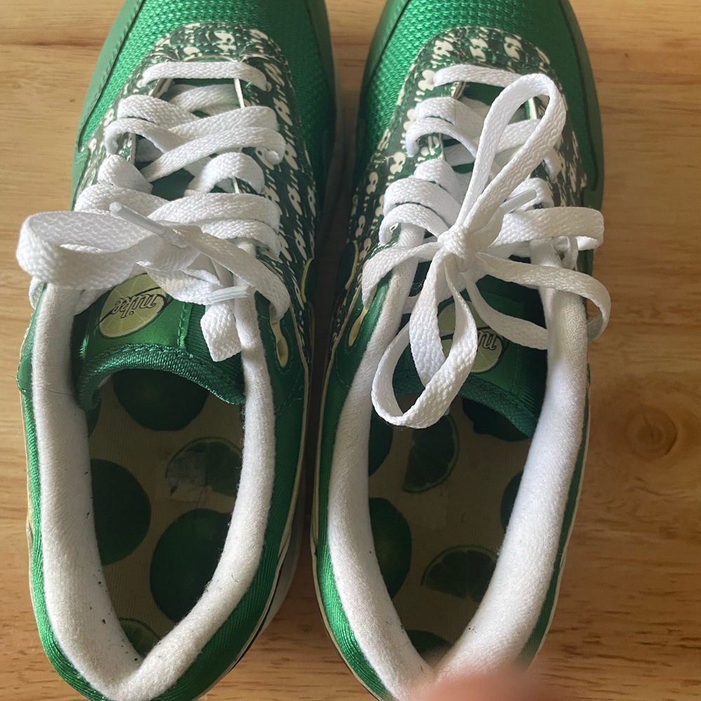 Nike - Picture 3 of 7